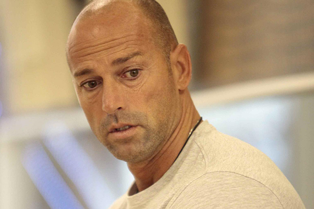 Stefano Bettarini prima va in tv intervistato da Costanzo poi scrive un lungo post sui social, ecco cosa è accaduto