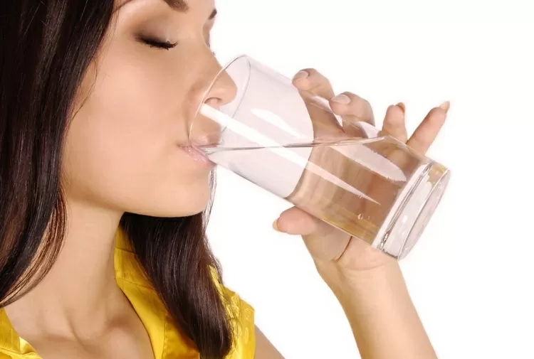 Salute, attenzione a bere troppa acqua, si muore di overdose