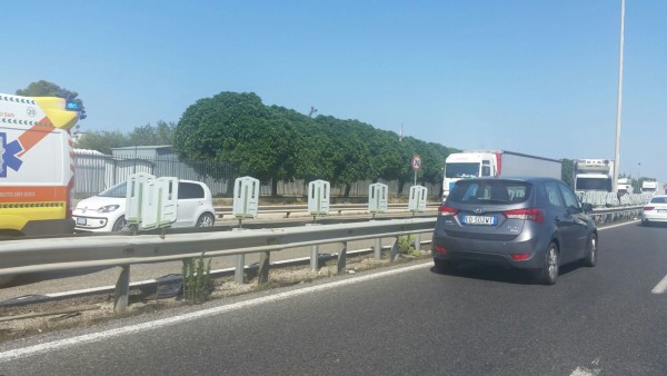 Bari, accusa malore mentre è al volante sulla SS16, ecco casa è accaduto alle altre automobili