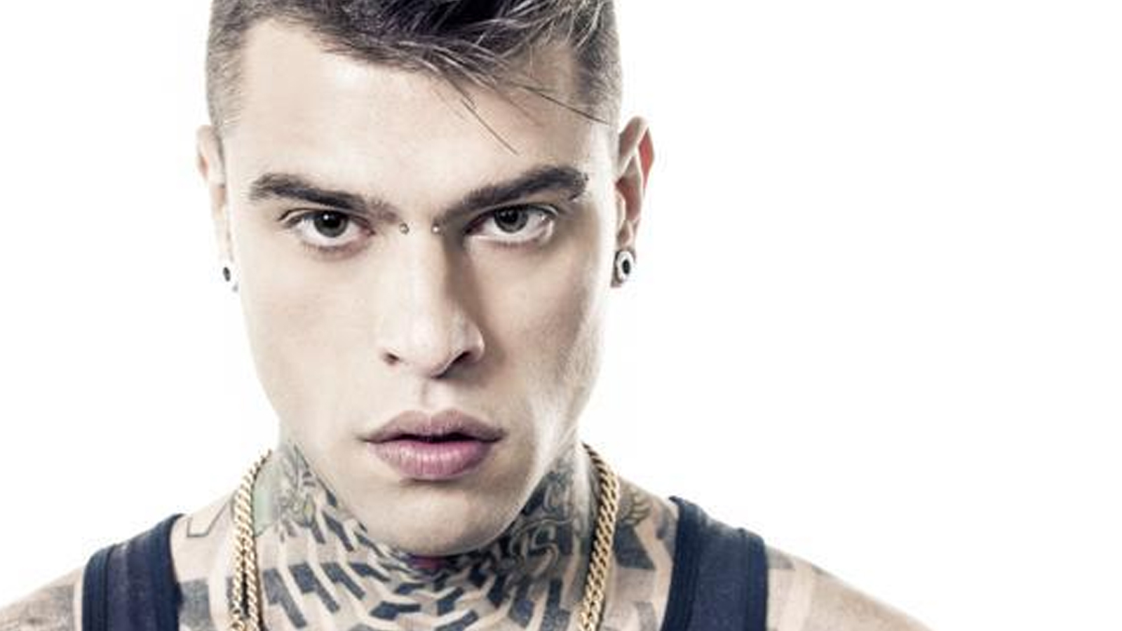 Fedez ricorda Gianluca Vialli e per questo litiga in modo furioso con la giornalista che lo attacca per la seconda volta