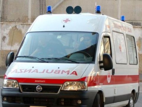 Tragedia sfiorata a Monopoli, manda via i familiari e prova a togliersi la vita