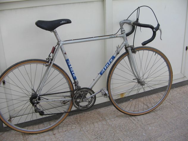 Bari, multa salatissima di 320 euro a giovane garzone di una farmacia che con la bicicletta percorreva contromano Papa Giovanni XXIII