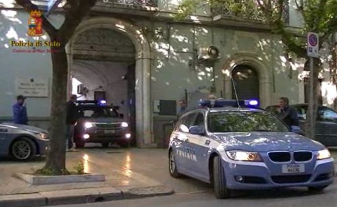 Statale 16, irruzione in area di servizio Ip. Banditi armati scappano con 400 euro