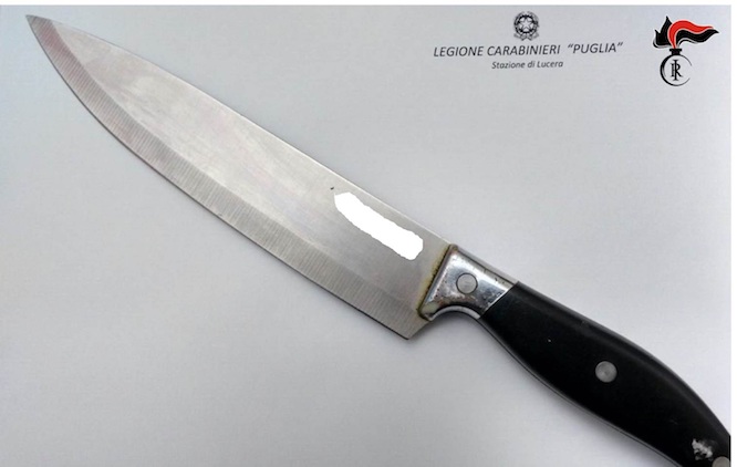 Puglia, 22enne arrestato era sotto casa dell’ex armato di grosso coltello da cucina