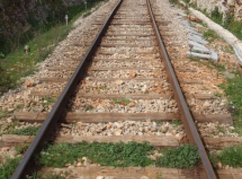 Blue whale choc primo caso nel barese, 17enne salvato dal suicidio voleva farsi travolgere da un treno