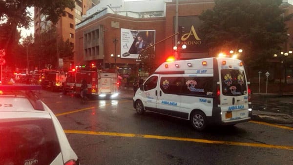 Colombia, bomba in un centro commerciale nel quartiere turistico di Bogotà, la fortissima deflagrazione nel bagno delle donne, tre persone morte