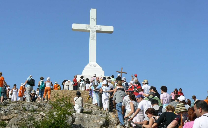 Otto fedeli italiani a Medjugorje ma su un pulmino “rubato”, pellegrinaggio finisce dietro le sbarre