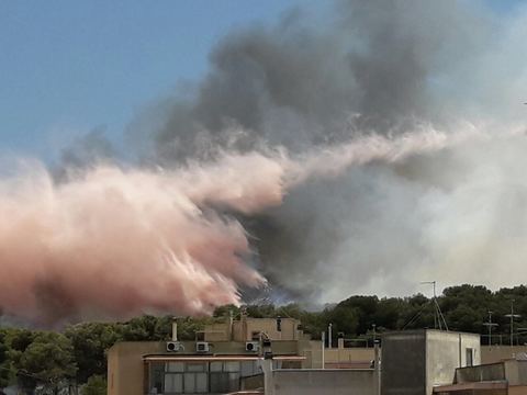 Puglia, inferno intorno all’ospedale rischio di evacuazione, il sindaco incendio doloso