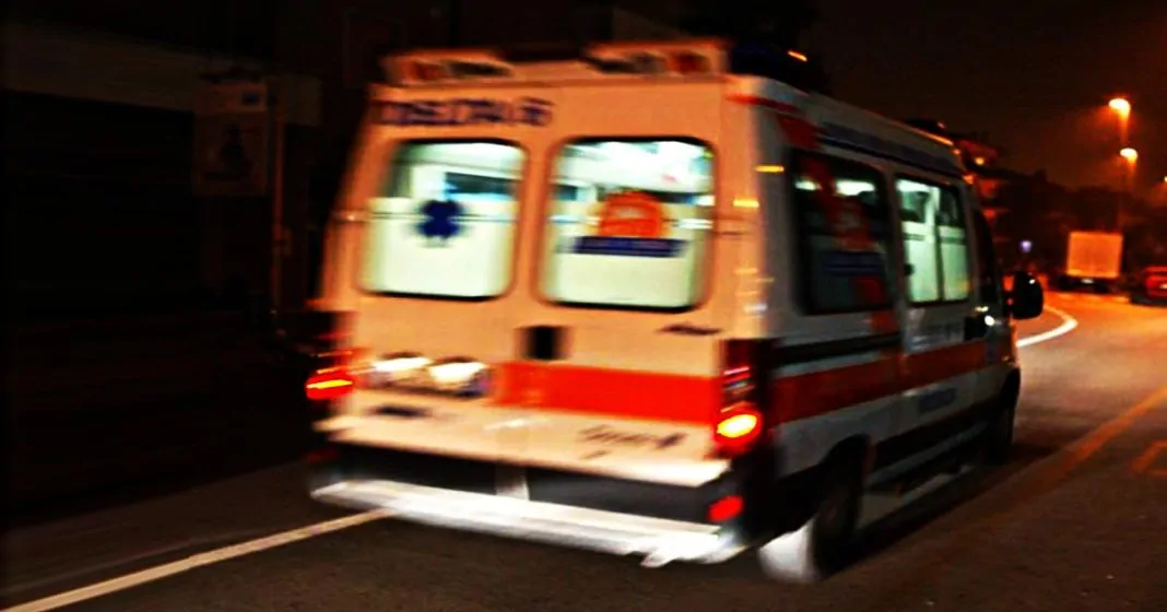 Bari incidente sulla tangenziale uscita Carrassi, quattro le auto coinvolte, due mezzi carambolati nell’altro senso di marcia, ci sono feriti, traffico in tilt