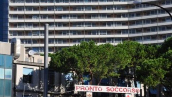 Immigrato africano in ospedale uccide a mani nude  un uomo