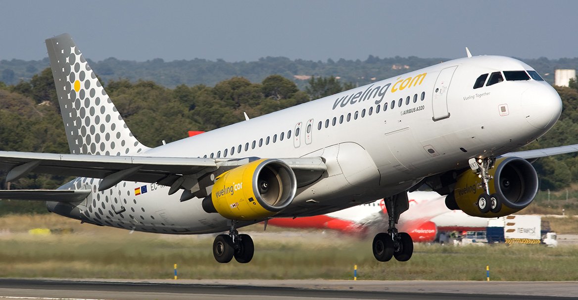 Terrore tra i passeggeri dell’aereo Bari-Barcellona si prepara al decollo poi la brusca frenata