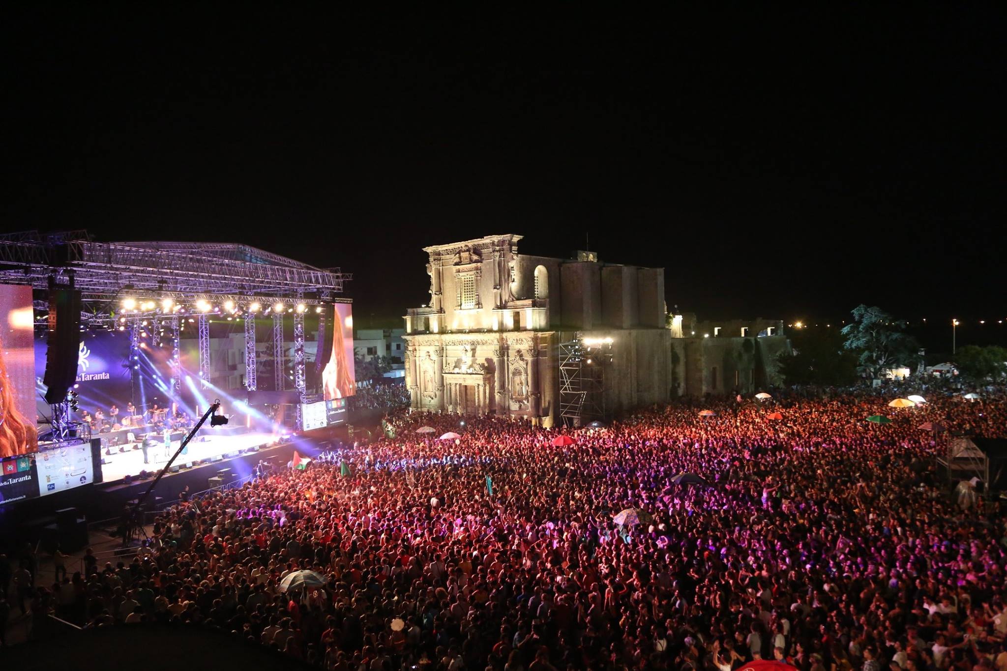Notte della Taranta, imponenti misure di sicurezza, attese 200mila persone, ospiti il chitarrista di David Bowie e il sassofonista dei Rolling Stones