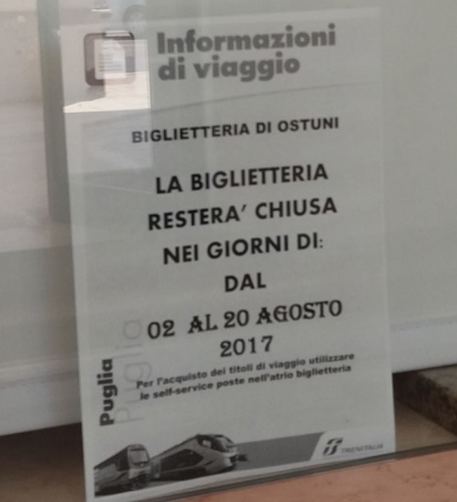 La biglietteria della stazione di Ostuni è in ferie, l’ira dei passeggeri siamo un paese da terzo mondo