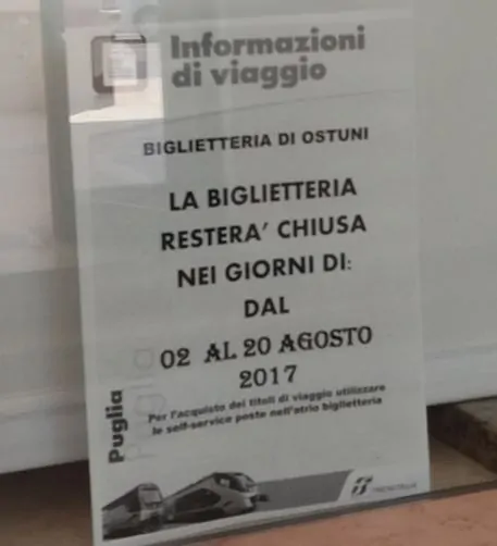 La biglietteria della stazione di Ostuni è in ferie, l’ira dei passeggeri siamo un paese da terzo mondo