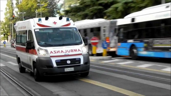 Puglia, auto sbanda e si schianta contro muretto, gravissima 19enne sbalzata fuori abitacolo