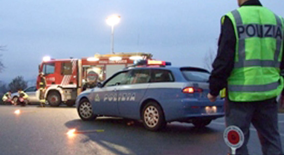 Puglia, statale 16 pauroso incidente, impatto tra due tir e un’auto, un ferito gravissimo