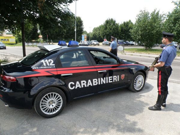 Polizia ferma ragazzo pugliese senza patente mai conseguita e con assicurazione scaduta da 10 anni, multa di 6 mila euro