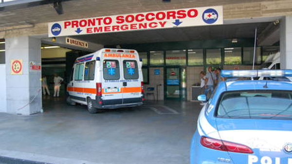 Malasanità, 42enne muore in stazione per soccorsi in ritardo, ambulanze non erano disponibili