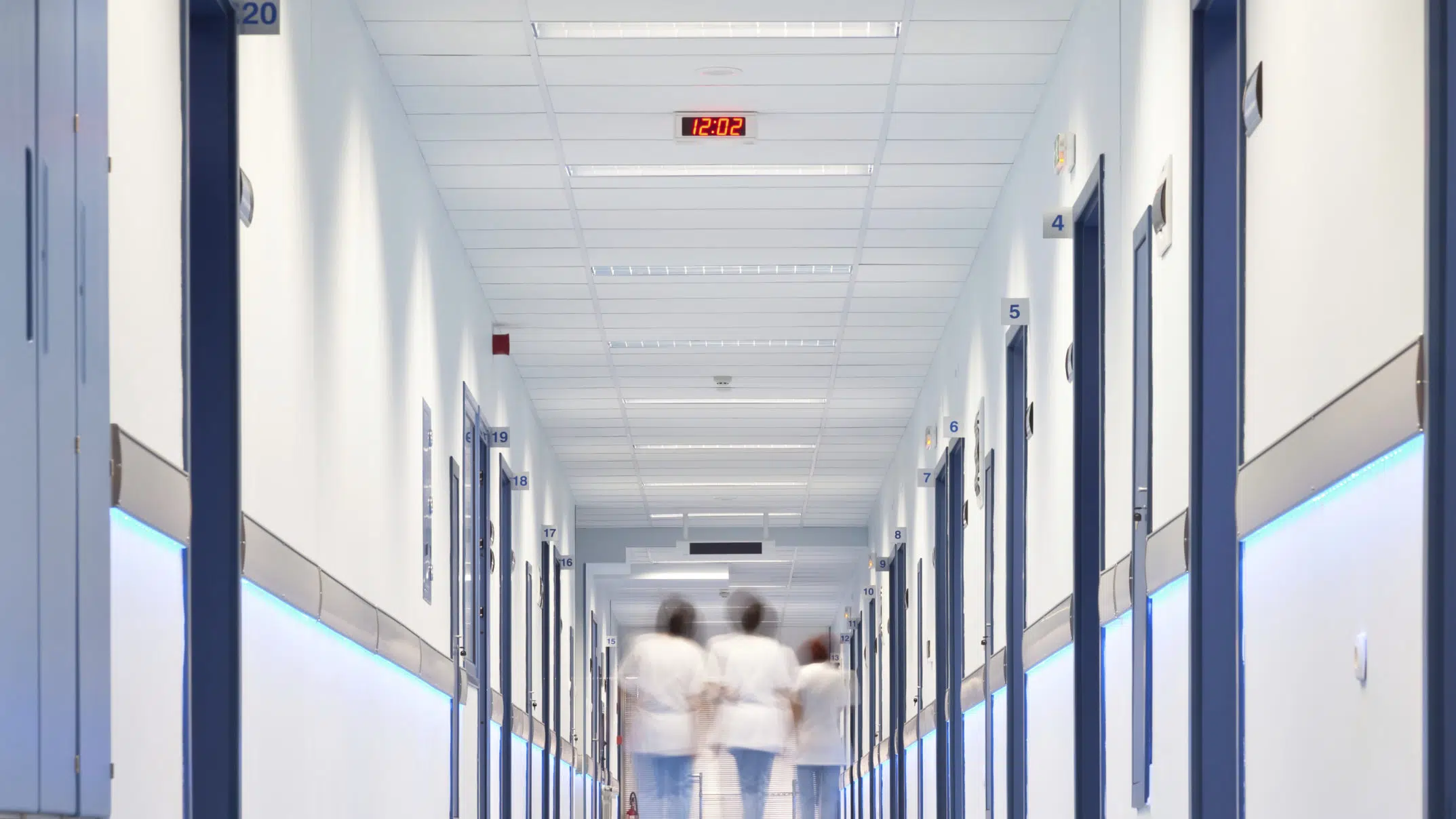Una lavoratrice di Bergamo denuncia l'attesa di quasi due anni per esami oncologici essenziali, malgrado l'esenzione dal ticket.