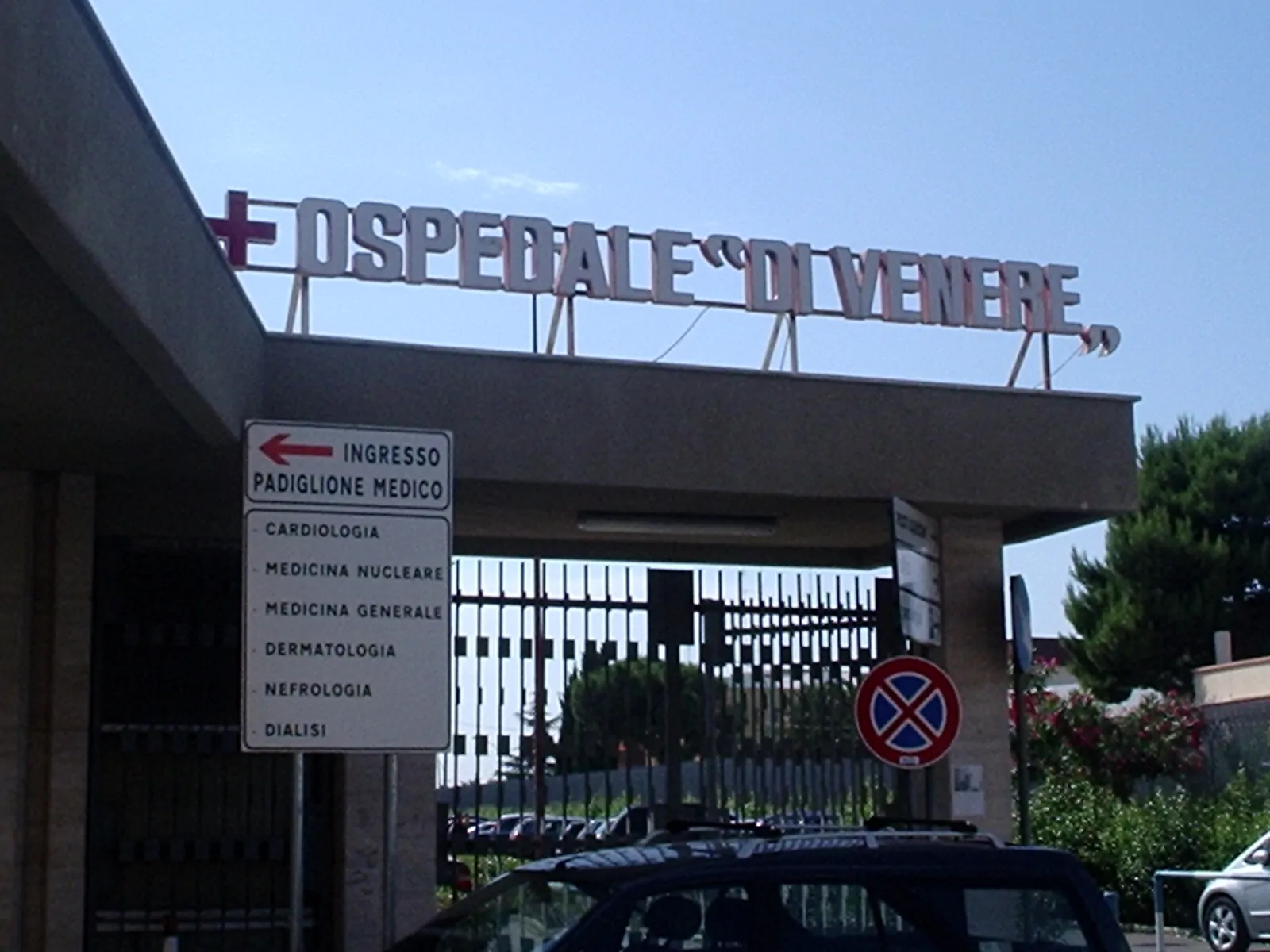 Bari, incidente mortale davanti all’ospedale Divenere: un uomo di 56 anni perde la vita, un altro gravissimo
