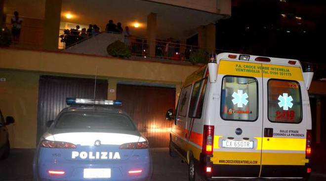 Furia cieca in Puglia, uomo aggredisce con  violenza la moglie e la figlia di 16 anni,  i tre ricoverati in ospedale