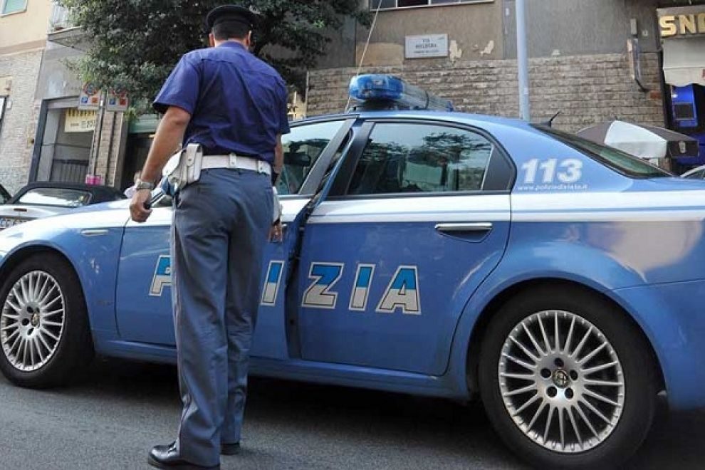 Nel barese, arrestato albanese autore di 12 rapine a ragazzini tra i 12 e 14 anni, identificato per una foto su Facebook