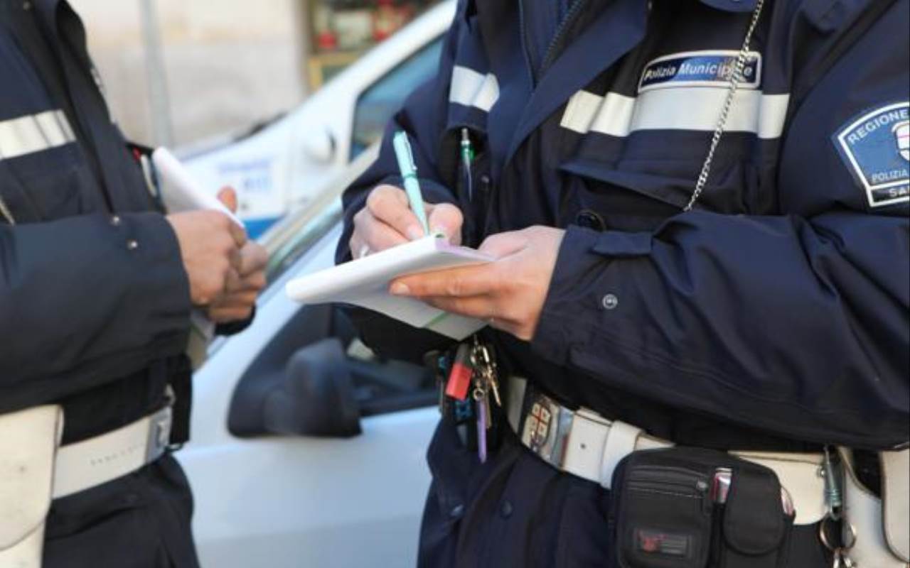 Bari al Libertà, lite tra ragazzini e vigili, interviene una donna  che picchia una vigilessa, soccorsa e condotta in ospedale