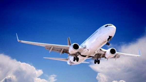 Bari raffiche di vento, forte turbolenza su un aereo, impossibile atterraggio a aeroporto di Palese, volo dirottato a Brindisi