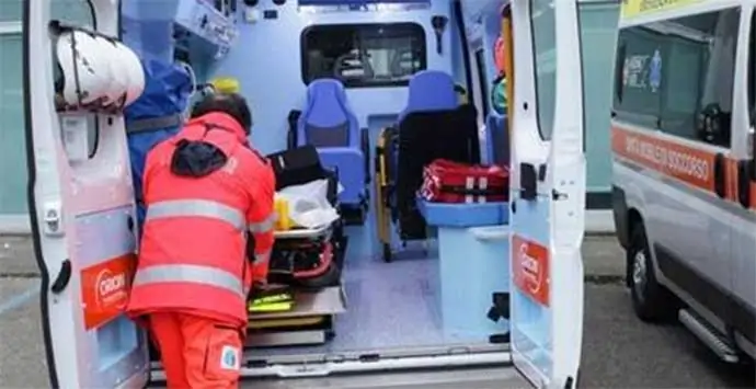 Tragico incidente, muore travolta dall’auto del marito sulla rampa del garage di casa