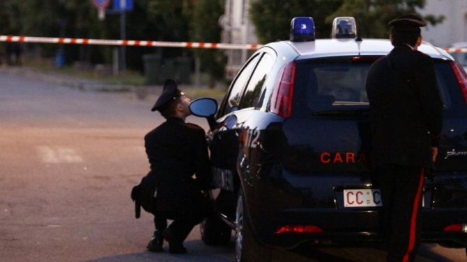 Bari, dopo una lite uomo spara diversi colpi di pistola contro un addetto alle consegne a domicilio di Glovo