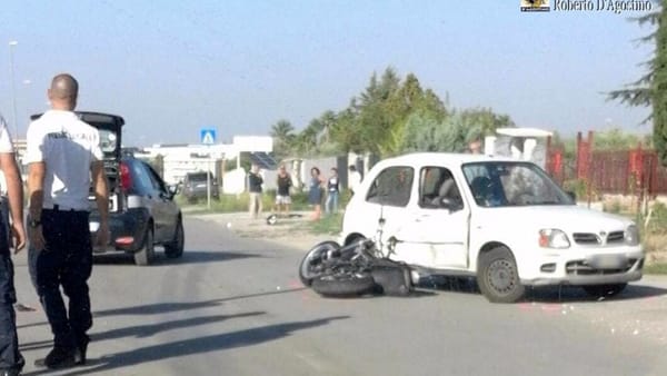 Puglia violento incidente tra  auto e moto, gravissimo giovane centauro di soli 20 anni