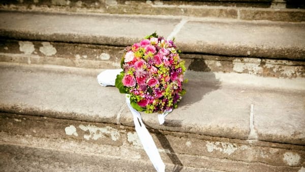 Matrimonio choc, al taglio della torta scoppia la rissa tra sposo e testimone,: ferito un bambino di 7 anni