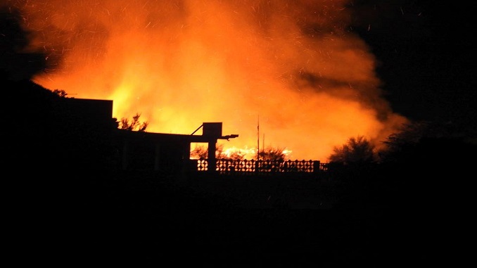 Puglia devastante incendio, le fiamme hanno distrutto uno dei lidi più frequentati, forse un attentato