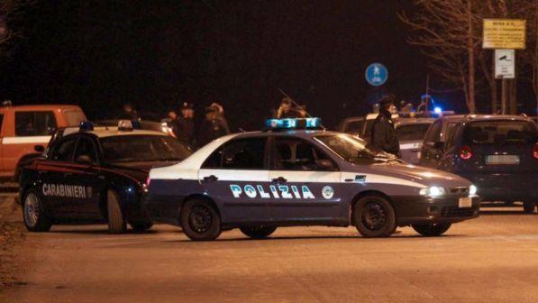 Puglia, assalto armato a un supermercato, clienti impauriti, due banditi fuggono con il bottino