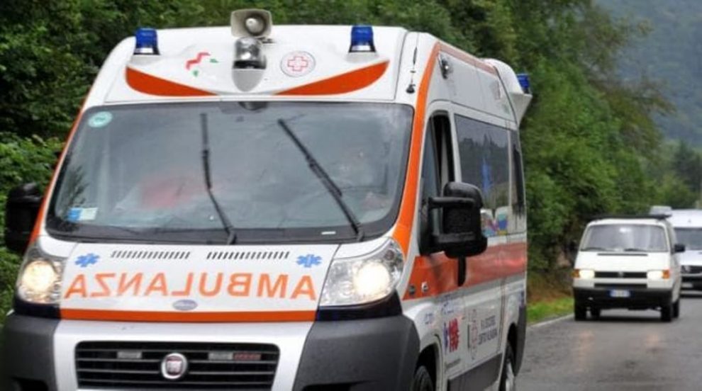 Bari, auto finisce fuoristrada sulla Bitonto- Aeroporto Palese, ferito un ragazzo