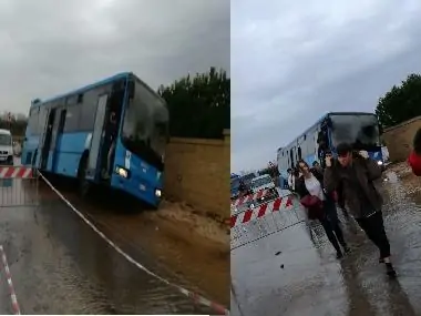 Puglia attimi di terrore, cede asfalto e il pullman carico di studenti finisce fuori strada