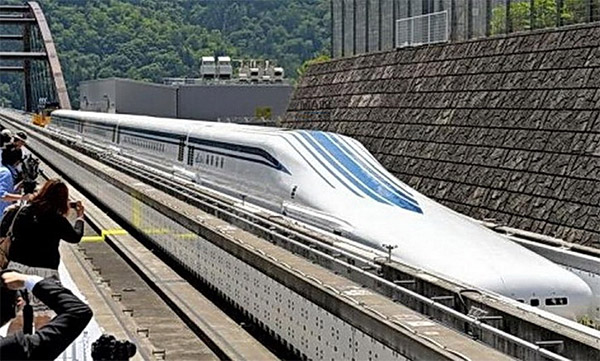 Giappone, il treno parte con 20 secondi di anticipo: la compagnia si scusa