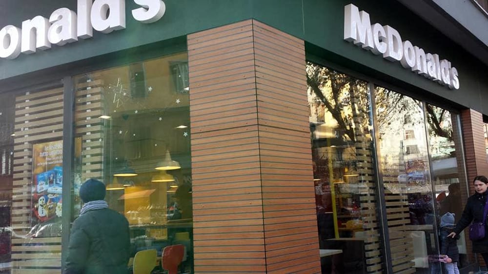 Puglia attimi di terrore in un centro commerciale, banditi assaltano portavalori con l’incasso del McDonald’s