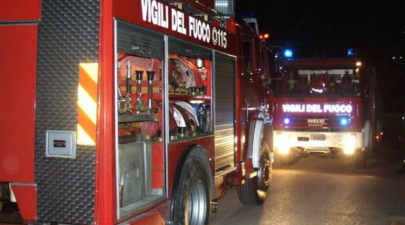 Puglia, bomba carta fatta esplodere la notte di Natale distrugge panificio, paura tra la gente