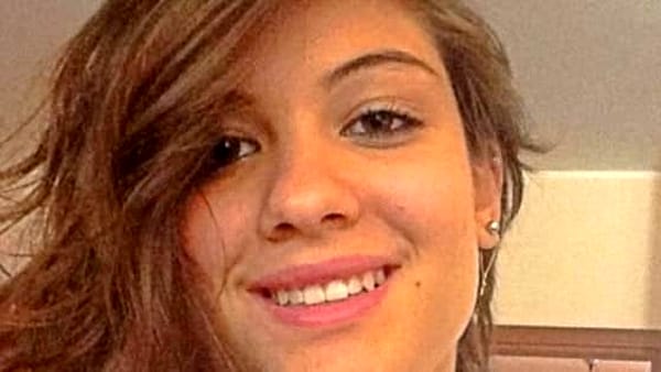 Schianto tra furgone e pullman perde la vita Federica aveva 21 anni, sette persone ferite, quattro gravissime