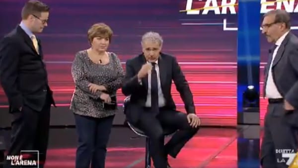 “Non è l’Arena”, malore in diretta per Massimo Giletti, portato via in ambulanza