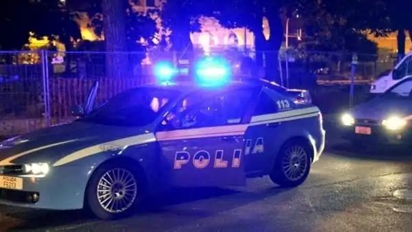 Puglia, caccia all’uomo in tutta la città, due banditi armati di fucile fanno irruzione al Valentino Caffè minacciando i dipendenti