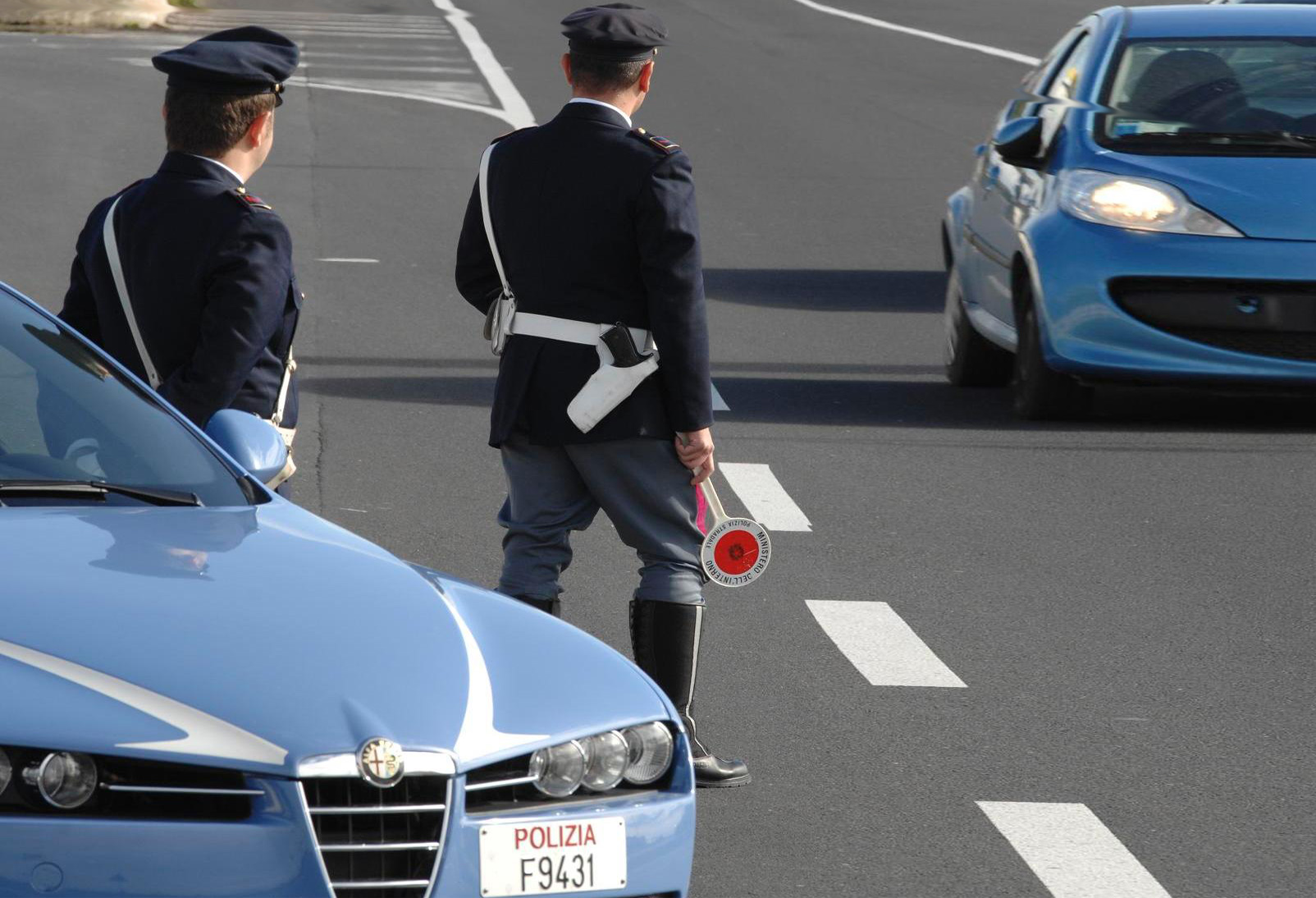 Puglia, tangenti per non elevare multe, arrestati sei poliziotti della stradale