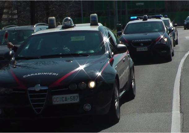 Bari caos in Corso Mazzini, suocera e moglie picchiano per strada un uomo