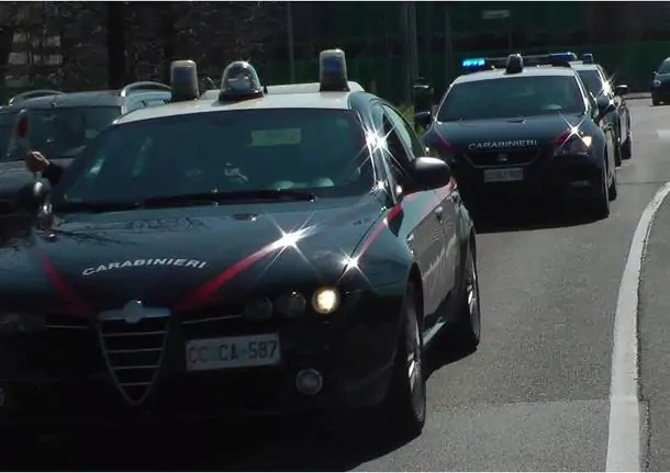 Puglia, terrore in centro, spari ad un passante dalla bici, è caccia in città al ciclista armato