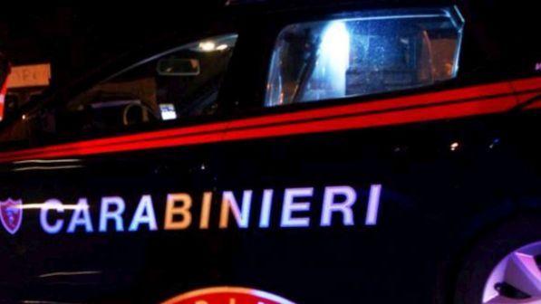 Puglia, paura a cena, due rapinatori fanno irruzione in una villa, sequestrati padre, madre e figlia