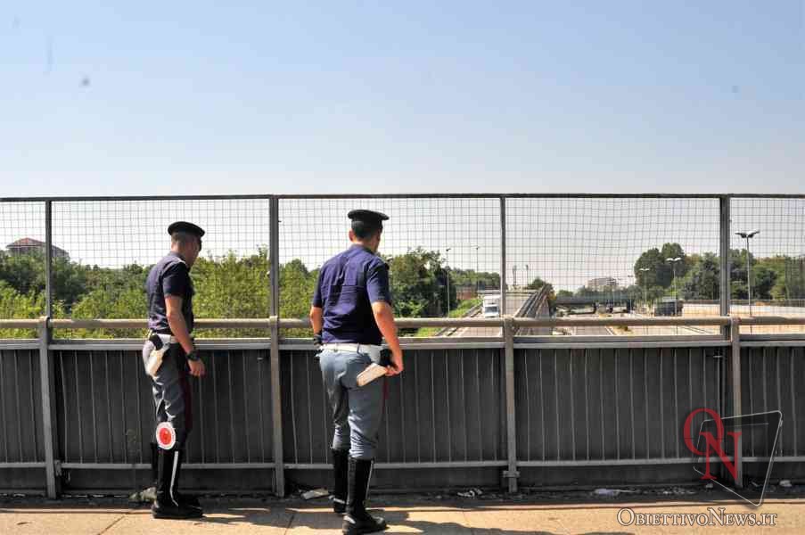 Sale sul ponte sulla tangenziale a si lancia nel vuoto, muore donna