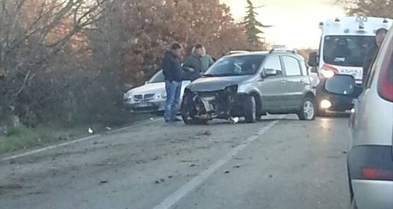 Bari, tragedia sulle strade, auto finisce fuori strada, muore un uomo