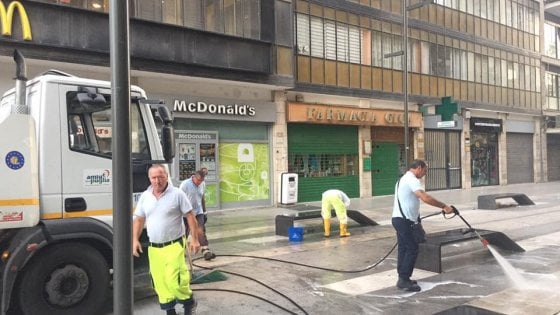 Attimi di panico al McDonald’s di via Sparano, migrante picchia a sangue dipendente