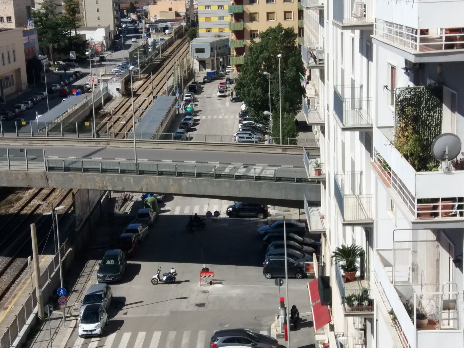 Bari, voragine per strada tra Corso Sonnino e via Matteotti per rottura condotta Acq, circolazione bloccata, traffico in tilt